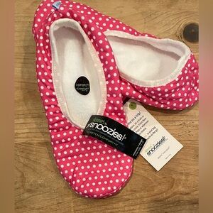 NWT Snoozies Skinnies Pink Polka Dot Slippers  Travel, packable, Gift XL 11/12